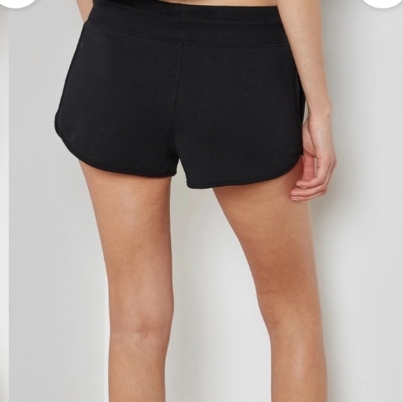 *LAST ONE* Ivy Park Logo Shorts in Black - Picture 2 of 10